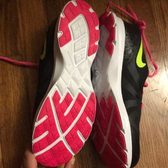 NWOT Nike Active Shoes - Picture 3 of 4